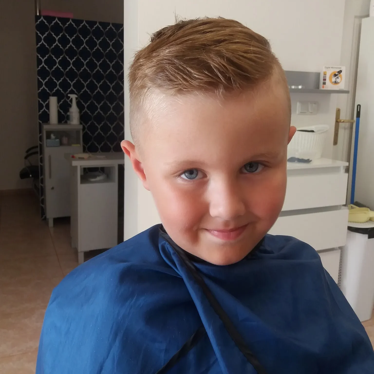 Strzyżenie dzieci w salonie Megii & Doris w Świdniku – komfortowa i przyjazna wizyt